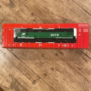 Atlas HO Burlington Northern Engine #5019 New in Box